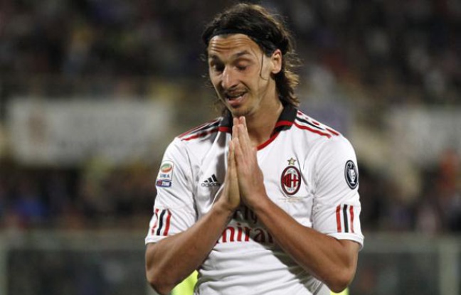 Zlatan Ibrahimovic après son explusion contre la Fiorentina, le 10 avril 2011 à Florence. Zlatan Ibrahimovic après son explusion contre la Fiorentina, le 10 avril 2011 à Florence.
