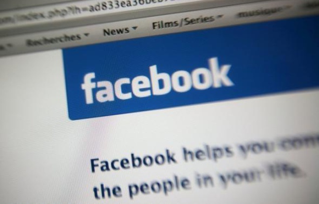 Le réseau social Facebook s'apprêterait à dévoiler un service de courriel gratuit qui concurrencerait Gmail de Google, Yahoo! Mail ou Hotmail de Microsoft, selon le site d'informations spécialisées TechCrunch. Le réseau social Facebook s'apprêterait à dévoiler un service de courriel gratuit qui concurrencerait Gmail de Google, Yahoo! Mail ou Hotmail de Microsoft, selon le site d'informations spécialisées TechCrunch.
