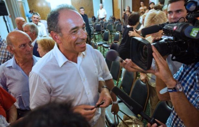 Jean-François Copé, qui officialisera dimanche sa candidature à la présidence de l'UMP dont il est le secrétaire général, a jugé mardi "indispensable" un débat entre ceux qui se disputeront ce poste. Jean-François Copé, qui officialisera dimanche sa candidature à la présidence de l'UMP dont il est le secrétaire général, a jugé mardi "indispensable" un débat entre ceux qui se disputeront ce poste.