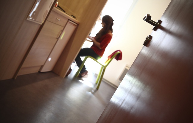 Chambre pour etudiant dans la premiere eco residence du CROUS de Toulouse labelise BBC, AT 'OME. Toulouse, FRANCE-10/09/13 Chambre pour etudiant dans la premiere eco residence du CROUS de Toulouse labelise BBC, AT 'OME. Toulouse, FRANCE-10/09/13