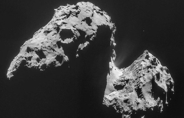 La comète Tchouri vue par la sonde Rosetta. La comète Tchouri vue par la sonde Rosetta.
