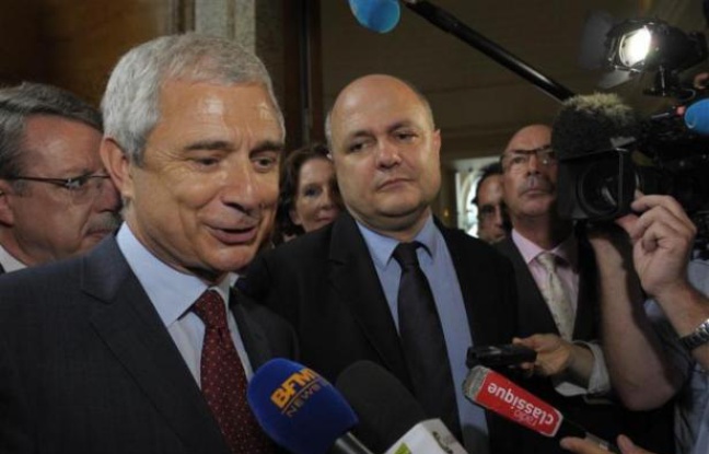 Claude Bartolone a été désigné candidat des députés socialistes à la présidence de l'Assemblée le 21 juin 2012. Bruno Le Roux, à ses côtés, a lui été élu président du groupe PS. Claude Bartolone a été désigné candidat des députés socialistes à la présidence de l'Assemblée le 21 juin 2012. Bruno Le Roux, à ses côtés, a lui été élu président du groupe PS.