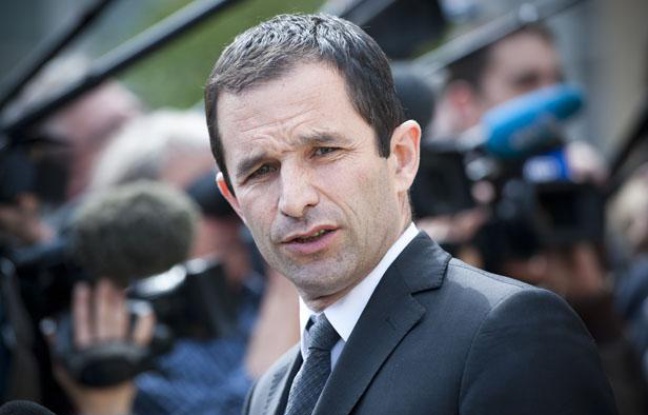 Benoit Hamon à la sortie du conseil des ministres, le 23 mai 2012. Benoit Hamon à la sortie du conseil des ministres, le 23 mai 2012.