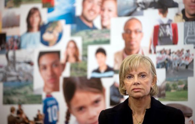 La députée de Seine-Saint-Denis et secrétaire nationale chargée des Collectivités au Parti Socialiste (PS), Elisabeth Guigou, le 16 novembre 2009 à Paris. La députée de Seine-Saint-Denis et secrétaire nationale chargée des Collectivités au Parti Socialiste (PS), Elisabeth Guigou, le 16 novembre 2009 à Paris.