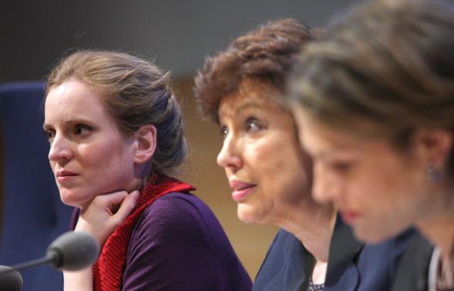 Un trio féminin côté gouvernement pour le «Grenelle des ondes»: Nathalie Kosciusko-Morizet, Roselyne Bachelot et Chantal Jouanno Un trio féminin côté gouvernement pour le «Grenelle des ondes»: Nathalie Kosciusko-Morizet, Roselyne Bachelot et Chantal Jouanno