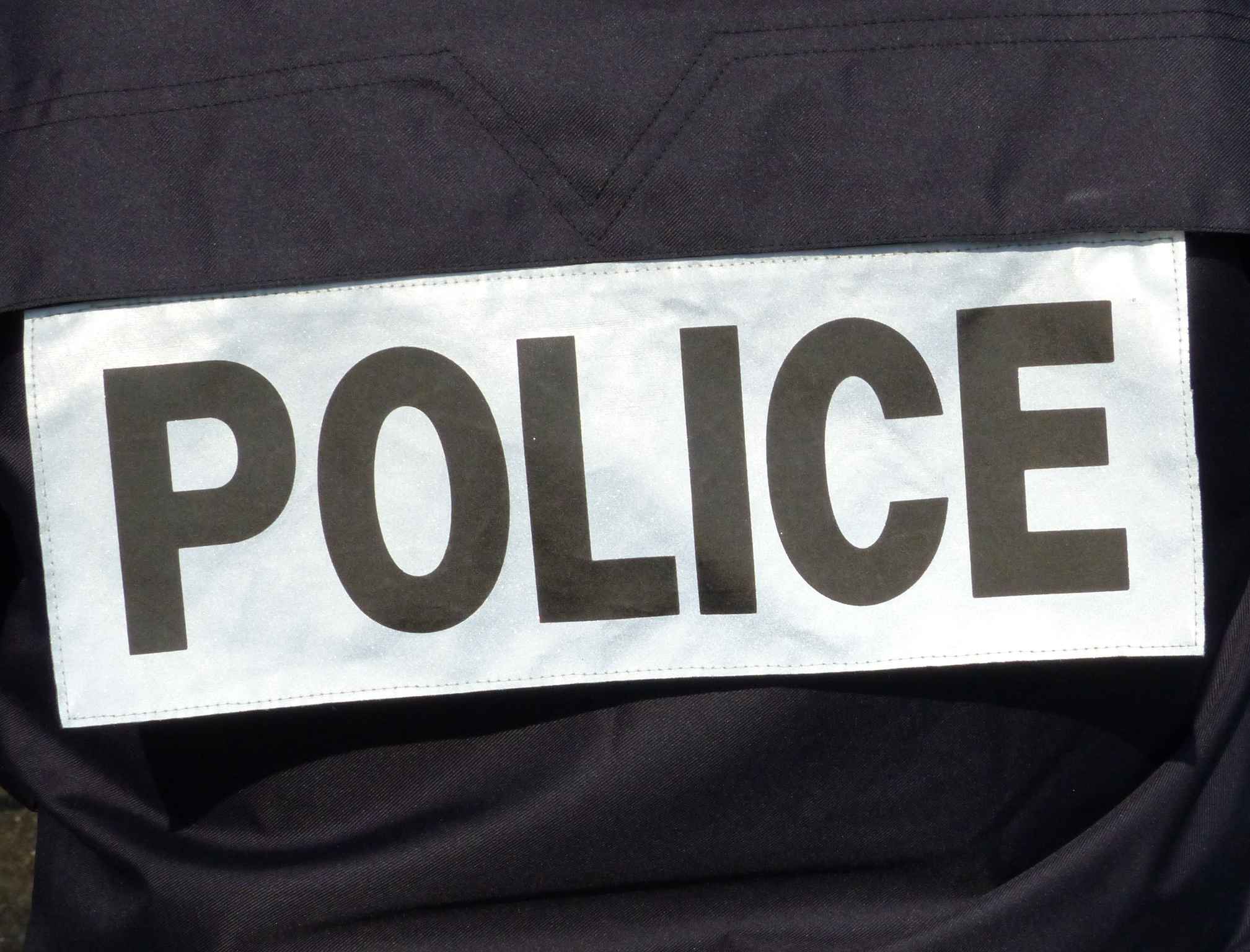 Homme recherche par la police