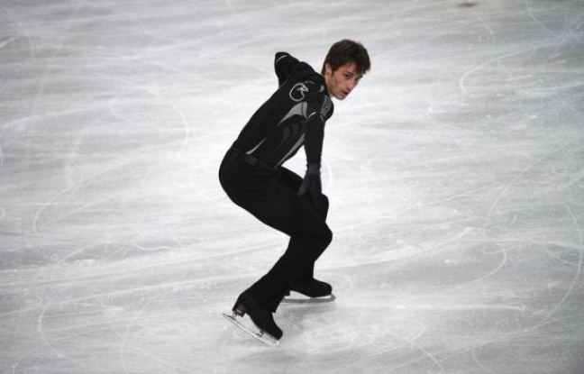 Brian Joubert, 3e du Trophée Bompard à l'issue du programme court, se tient en embuscade après la première journée vendredi, au contraire de son compatriote Florent Amodio, favori de l'épreuve et qui a sombré devant son public sur la glace de Paris-Bercy Brian Joubert, 3e du Trophée Bompard à l'issue du programme court, se tient en embuscade après la première journée vendredi, au contraire de son compatriote Florent Amodio, favori de l'épreuve et qui a sombré devant son public sur la glace de Paris-Bercy