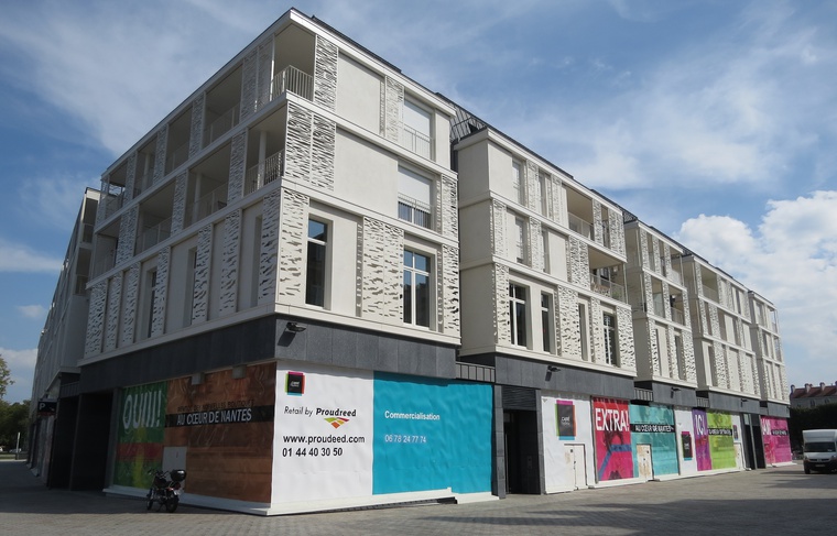 http://img.20mn.fr/Q749LkwmSuyWNAPa5HoLtg/760x487_a-nantes-le-15-septembre-2014-le-carre-feydeau-quartier-bouffay-attend-toujours-ses-premieres