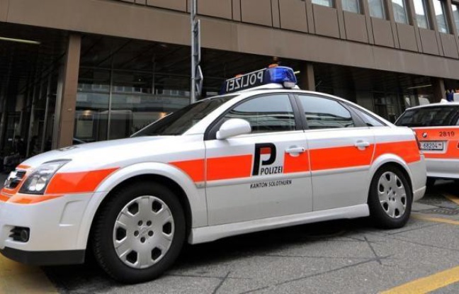 Le centre de tri postal de Mülligen à Schlieren près de Zurich a été évacué mardi soir après la découverte d'une substance non identifiée dans l'édifice, selon un communiqué de la police cantonale de Zurich. Le centre de tri postal de Mülligen à Schlieren près de Zurich a été évacué mardi soir après la découverte d'une substance non identifiée dans l'édifice, selon un communiqué de la police cantonale de Zurich.