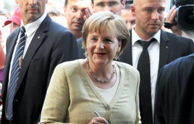 La chancelière allemande Angela Merkel est encore cette année la femme la plus puissante du monde, devant la secrétaire d'Etat américaine Hillary Clinton et la présidente brésilienne Dilma Rousseff, selon le classement annuel du magazine Forbes publié mercredi. La chancelière allemande Angela Merkel est encore cette année la femme la plus puissante du monde, devant la secrétaire d'Etat américaine Hillary Clinton et la présidente brésilienne Dilma Rousseff, selon le classement annuel du magazine Forbes publié mercredi.