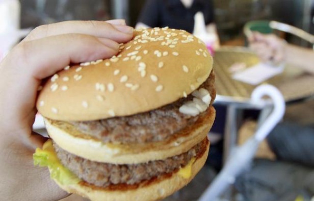 Le premier hamburger fait à partir de cellules souches bovines encore dans les éprouvettes d'un laboratoire néerlandais devrait être prêt cet automne, une avancée pouvant bouleverser l'élevage, l'alimentation mondiale et bénéficier à l'environnement. Le premier hamburger fait à partir de cellules souches bovines encore dans les éprouvettes d'un laboratoire néerlandais devrait être prêt cet automne, une avancée pouvant bouleverser l'élevage, l'alimentation mondiale et bénéficier à l'environnement.