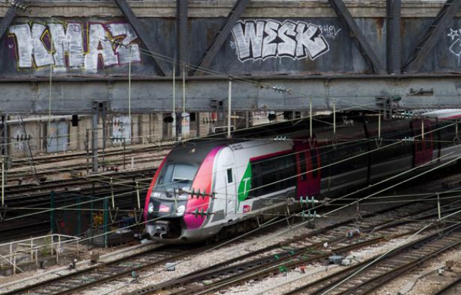 Un train «Transilien» en direction de la Gare Saint-Lazare, à Paris, en octobre 2013 Un train «Transilien» en direction de la Gare Saint-Lazare, à Paris, en octobre 2013