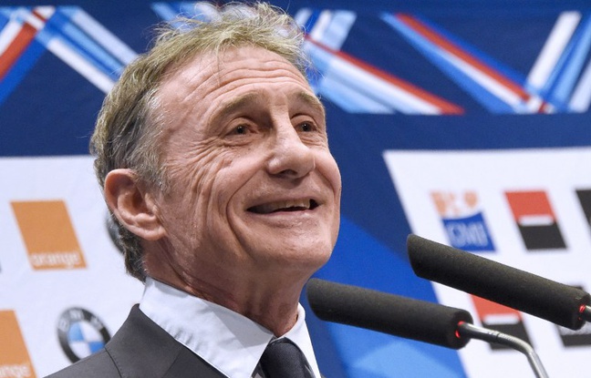 Guy Novès, le sélectionneur du XV de France, lors d'une conférence de presse à Levallois-Perret, le 19 janvier 2016. Guy Novès, le sélectionneur du XV de France, lors d'une conférence de presse à Levallois-Perret, le 19 janvier 2016.