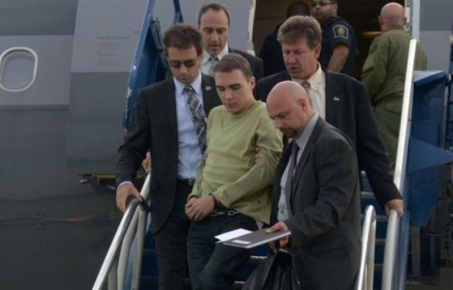 Le Canadien Luka Rocco Magnotta a plaidé non coupable mardi du meurtre et du dépeçage du corps d'un étudiant chinois au terme d'une brève comparution par visioconférence devant la justice à Montréal. Le Canadien Luka Rocco Magnotta a plaidé non coupable mardi du meurtre et du dépeçage du corps d'un étudiant chinois au terme d'une brève comparution par visioconférence devant la justice à Montréal.