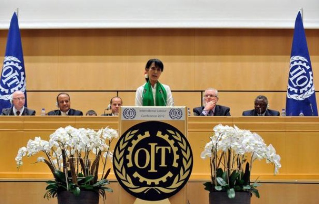 Le groupe pétrolier français Total est un investisseur responsable en Birmanie, a déclaré jeudi la chef de l'opposition birmane Aung San Suu Kyi, au cours d'une conférence de presse à Genève. Le groupe pétrolier français Total est un investisseur responsable en Birmanie, a déclaré jeudi la chef de l'opposition birmane Aung San Suu Kyi, au cours d'une conférence de presse à Genève.