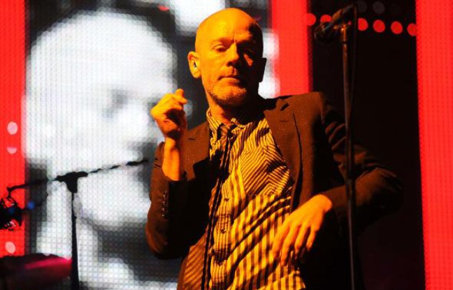 Michael Stipe, leader de R.E.M., en concert au Twickenham Stadium de Londres, le 30 août 2008 Michael Stipe, leader de R.E.M., en concert au Twickenham Stadium de Londres, le 30 août 2008