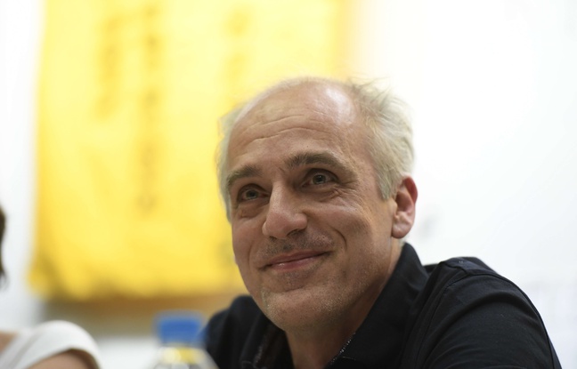 Philippe Poutou lors de son meeting à Saint-Denis le 7 mars 2017. Philippe Poutou lors de son meeting à Saint-Denis le 7 mars 2017.
