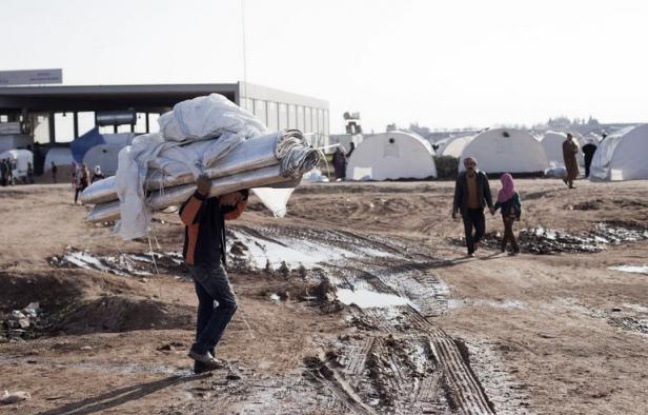 Les Nations unies ont annoncé mercredi la mort de plus de 60.000 personnes dans le conflit qui fait rage depuis 21 mois en Syrie où les redoutables chasseurs-bombardiers du régime intensifiaient les raids meurtriers et les combats ne connaissaient aucun répit. Les Nations unies ont annoncé mercredi la mort de plus de 60.000 personnes dans le conflit qui fait rage depuis 21 mois en Syrie où les redoutables chasseurs-bombardiers du régime intensifiaient les raids meurtriers et les combats ne connaissaient aucun répit.