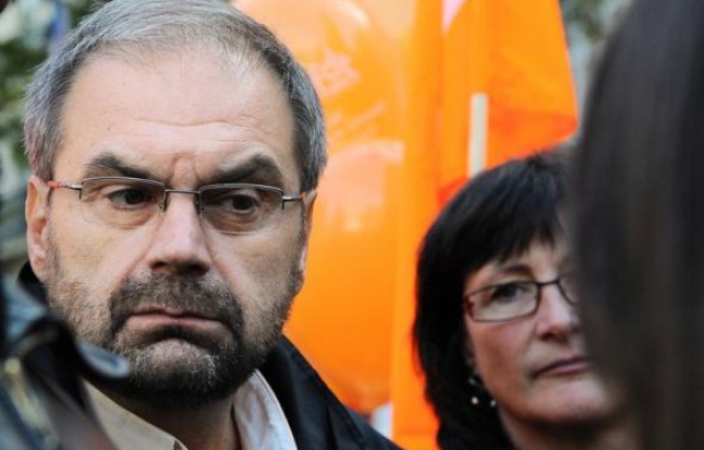 "C'est un service minimum d'annonce", a commenté mardi soir le secrétaire général de la CFDT, François Chérèque, à l'issue de l'interview à la télévision du président Nicolas Sarkozy. "C'est un service minimum d'annonce", a commenté mardi soir le secrétaire général de la CFDT, François Chérèque, à l'issue de l'interview à la télévision du président Nicolas Sarkozy.