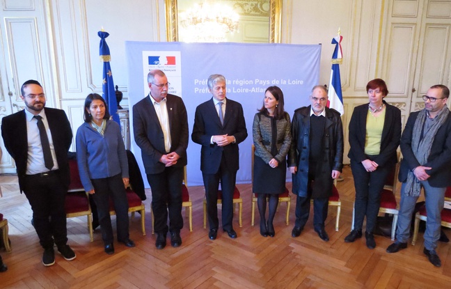 Les responsables religieux nantais réunis à la préfecture lundi 12 janvier 2015. Les responsables religieux nantais réunis à la préfecture lundi 12 janvier 2015.