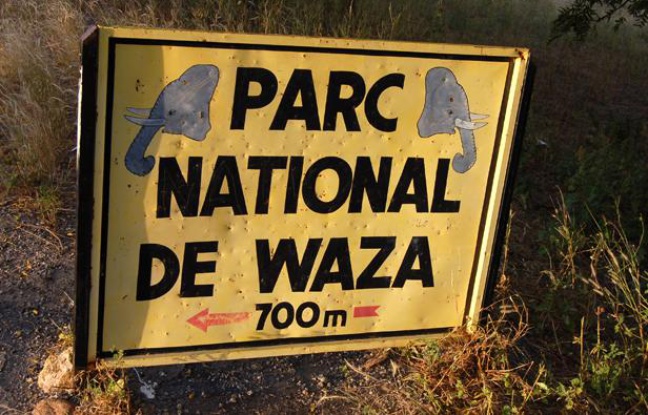 Entrée du parc national de Waza, au Cameroun, en octobre 2008. Entrée du parc national de Waza, au Cameroun, en octobre 2008.