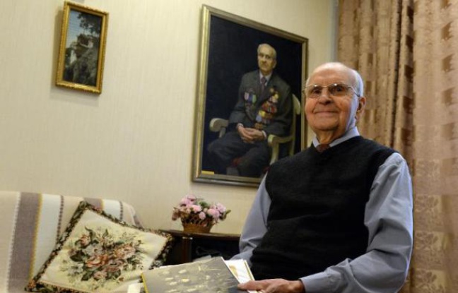 Ivan Martynouchkine, 91 ans, partage ses souvenirs de guerre chez lui à Moscou, le 23 janvier 2015, près de 70 ans après la libération d'Auschwitz Ivan Martynouchkine, 91 ans, partage ses souvenirs de guerre chez lui à Moscou, le 23 janvier 2015, près de 70 ans après la libération d'Auschwitz