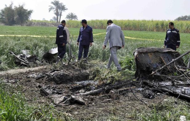 A rescue official examines a piece of wreckage from a hot air balloon that crashed in Luxor February 26, 2013. A hot air balloon crashed near the Egyptian town of Luxor at dawn on Tuesday after a mid-air gas explosion, killing 19 Asian and European tourists, a local industry official and the state news agency said. A rescue official examines a piece of wreckage from a hot air balloon that crashed in Luxor February 26, 2013. A hot air balloon crashed near the Egyptian town of Luxor at dawn on Tuesday after a mid-air gas explosion, killing 19 Asian and European tourists, a local industry official and the state news agency said.