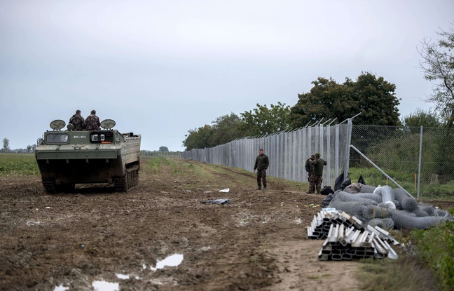 La clôture anti-migrants entre la Croatie et la Hongrie, à Beremend, le 28 septembre 2015. La clôture anti-migrants entre la Croatie et la Hongrie, à Beremend, le 28 septembre 2015.