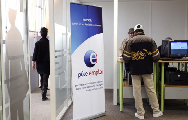 A l'agence Pôle Emploi de Saint-Ouen en région parisienne. A l'agence Pôle Emploi de Saint-Ouen en région parisienne.