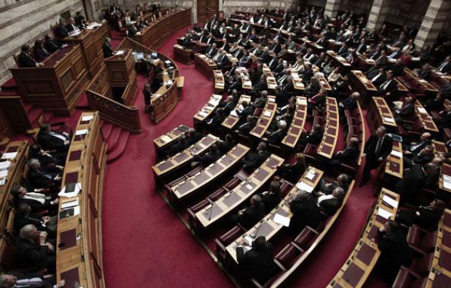 Les parlementaires grecques, lors de l'adoption d'un nouveau plan d'austérité, le 12 février à Athènes. Les parlementaires grecques, lors de l'adoption d'un nouveau plan d'austérité, le 12 février à Athènes.