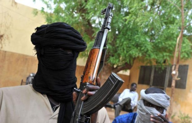 Le groupe islamiste armé Mouvement pour l'unicité et le jihad en Afrique de l'Ouest (Mujao), un de ceux qui occupent le nord du Mali, est l'auteur du rapt d'un Français de 61 ans mardi soir dans l'ouest du Mali, a annoncé mardi à l'AFP le porte-parole du Mujao, Abu Walid Sahraoui. Le groupe islamiste armé Mouvement pour l'unicité et le jihad en Afrique de l'Ouest (Mujao), un de ceux qui occupent le nord du Mali, est l'auteur du rapt d'un Français de 61 ans mardi soir dans l'ouest du Mali, a annoncé mardi à l'AFP le porte-parole du Mujao, Abu Walid Sahraoui.