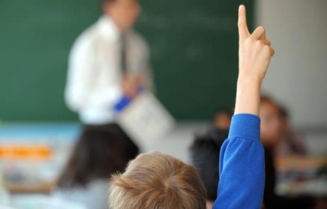 Un élève dans une école primaire le jour de la rentrée scolaire Un élève dans une école primaire le jour de la rentrée scolaire