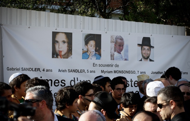 Le 25 mars 2012, devant le lycée juif d'Ozar Hatorah, à Toulouse, lors d'un hommage aux victimes de Mohamed Merah. Le 25 mars 2012, devant le lycée juif d'Ozar Hatorah, à Toulouse, lors d'un hommage aux victimes de Mohamed Merah.