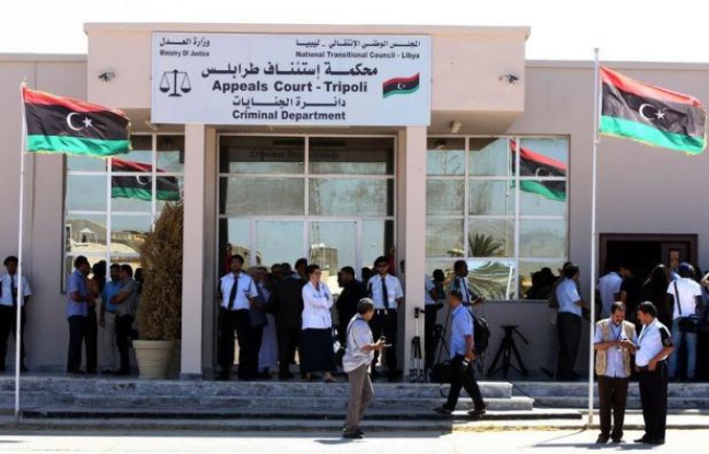 Le Conseil national de transition (CNT) libyen a affirmé jeudi que la charia (loi islamique) était la "principale source" de la législation et que cette question ne serait pas soumise à un référendum. Le Conseil national de transition (CNT) libyen a affirmé jeudi que la charia (loi islamique) était la "principale source" de la législation et que cette question ne serait pas soumise à un référendum.