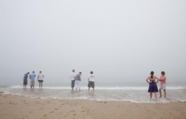 La scène rappelle "Les Dents de la mer" tourné non loin de là: au moins deux grands requins blancs ont été repérés près d'une plage de Cape Cod (Massachussetts, nord-est), provoquant inquiétude et excitation des touristes ces derniers jours sur la côte est des Etats-Unis. La scène rappelle "Les Dents de la mer" tourné non loin de là: au moins deux grands requins blancs ont été repérés près d'une plage de Cape Cod (Massachussetts, nord-est), provoquant inquiétude et excitation des touristes ces derniers jours sur la côte est des Etats-Unis.