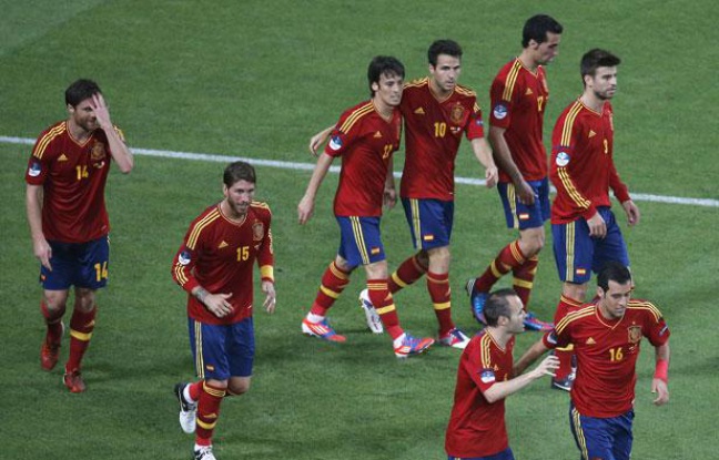 Les joueurs espagnols, lors de leur victoire à l'Euro contre la France, le 23 juin 2012 à Donetsk. Les joueurs espagnols, lors de leur victoire à l'Euro contre la France, le 23 juin 2012 à Donetsk.
