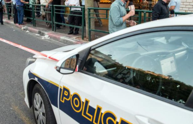 Une voiture de police à Tel-Aviv. Une voiture de police à Tel-Aviv.