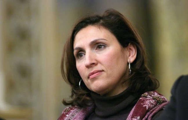 Nora Berra, Secretaire dÍEtat chargee des Ainees, ecoute les intervenants, a la prefecture du Rhone, lors d'un debat sur l'identite nationale. Lyon, (Rhone) FRANCE-22/01/2010. Nora Berra, Secretaire dÍEtat chargee des Ainees, ecoute les intervenants, a la prefecture du Rhone, lors d'un debat sur l'identite nationale. Lyon, (Rhone) FRANCE-22/01/2010.