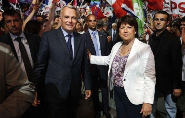 Jean-Marc Ayrault et Martine Aubry, son ex-rivale pour Matignon, se sont affichés "main dans la main" samedi à Nantes pour le premier de leurs trois meetings communs des législatives, qui doivent oeuvrer à donner une "majorité cohérente et solide" au nouveau gouvernement. Jean-Marc Ayrault et Martine Aubry, son ex-rivale pour Matignon, se sont affichés "main dans la main" samedi à Nantes pour le premier de leurs trois meetings communs des législatives, qui doivent oeuvrer à donner une "majorité cohérente et solide" au nouveau gouvernement.