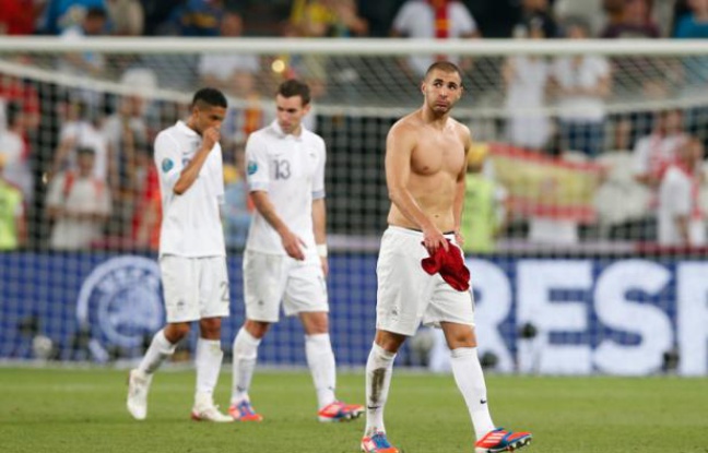 Karim Benzema, Gaël Clichy et Anthony Réveillère, lors de la défaite 2-0 de l'équipe de France face à l'Espagne, lors de l'Euro 2012, le 23 juin. Karim Benzema, Gaël Clichy et Anthony Réveillère, lors de la défaite 2-0 de l'équipe de France face à l'Espagne, lors de l'Euro 2012, le 23 juin.