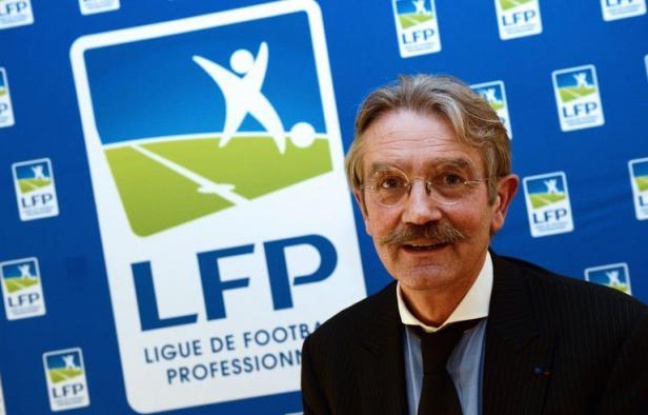 Frédéric Thiriez a été réélu sans surprise vendredi à la tête de la Ligue de football professionnel (LFP), qu'il dirige depuis dix ans, et a placé ce nouveau mandat de quatre ans sous le signe du "combat" face à une situation économique difficile. Frédéric Thiriez a été réélu sans surprise vendredi à la tête de la Ligue de football professionnel (LFP), qu'il dirige depuis dix ans, et a placé ce nouveau mandat de quatre ans sous le signe du "combat" face à une situation économique difficile.