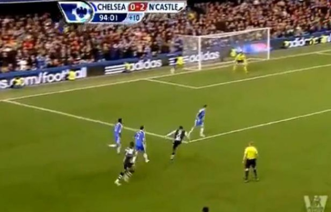 Capture d'écran du but de Papiss Cissé de Newcastle contre Chelsea le 3 mai 2012. Capture d'écran du but de Papiss Cissé de Newcastle contre Chelsea le 3 mai 2012.