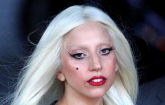 Lady Gaga devant ses fans à L.A., le 28 juillet 2011 Lady Gaga devant ses fans à L.A., le 28 juillet 2011