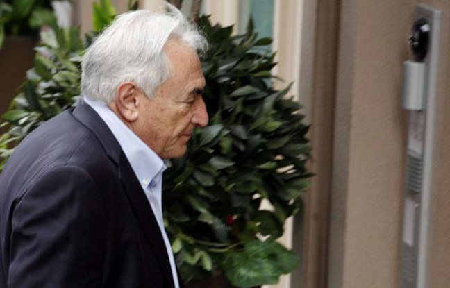 Dominique Strauss-Kahn devant sa maison de New York le 2 juillet 2011, tout juste après sa libération sur parole. Dominique Strauss-Kahn devant sa maison de New York le 2 juillet 2011, tout juste après sa libération sur parole.