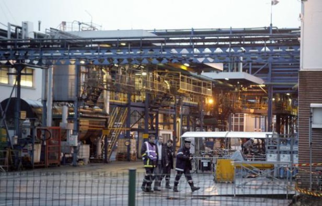 Les opérations de traitement de la cuve de l'usine Lubrizol de Rouen, à l'origine d'une fuite de gaz malodorante fin janvier ressentie jusqu'en région parisienne, ont pris fin mercredi midi, a annoncé à l'AFP la ministre de l'Ecologie Delphine Batho. Les opérations de traitement de la cuve de l'usine Lubrizol de Rouen, à l'origine d'une fuite de gaz malodorante fin janvier ressentie jusqu'en région parisienne, ont pris fin mercredi midi, a annoncé à l'AFP la ministre de l'Ecologie Delphine Batho.