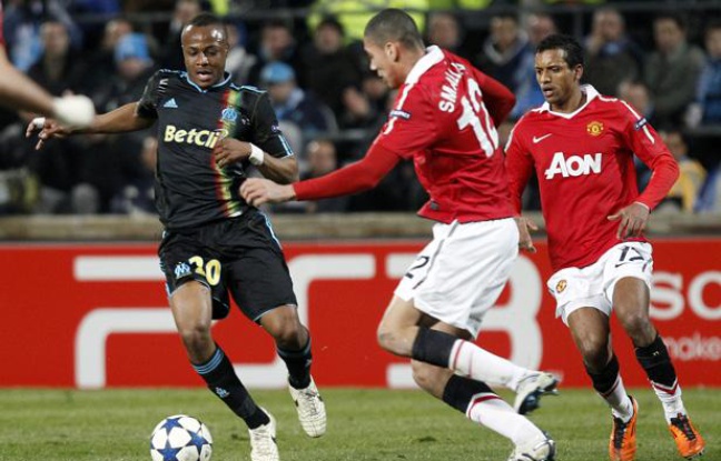 André Ayew face à Chris Smalling, lors du match de Ligue des champions entre l'OM et Manchester, le 23 février 2011. André Ayew face à Chris Smalling, lors du match de Ligue des champions entre l'OM et Manchester, le 23 février 2011.