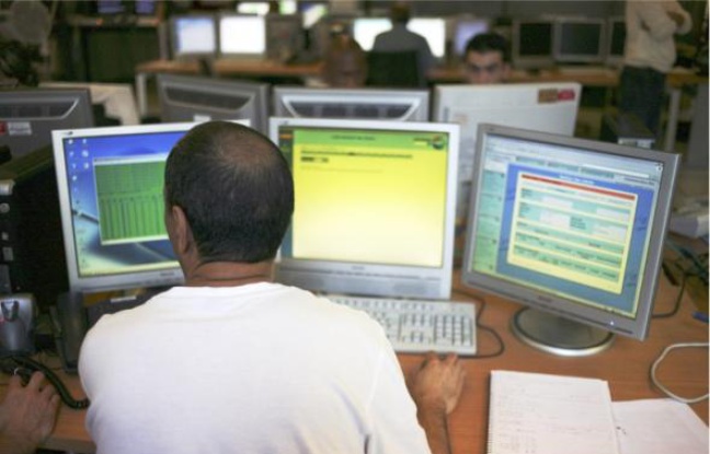 Selon un cabinet de recrutement, « les entreprises s'arrachent les programmeurs, webmestres et ingénieurs ». Selon un cabinet de recrutement, « les entreprises s'arrachent les programmeurs, webmestres et ingénieurs ».