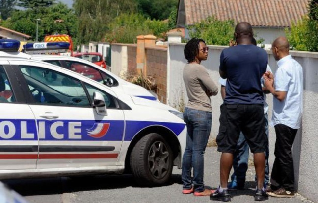 La thèse accidentelle était privilégiée mercredi pour expliquer la mort de deux cousins de 7 ans retrouvés noyés dans une piscine d'Eysines (Gironde) appartenant à la maison où leur disparition avait été constatée trois jours avant, alors qu'auditions et analyses se poursuivaient. La thèse accidentelle était privilégiée mercredi pour expliquer la mort de deux cousins de 7 ans retrouvés noyés dans une piscine d'Eysines (Gironde) appartenant à la maison où leur disparition avait été constatée trois jours avant, alors qu'auditions et analyses se poursuivaient.