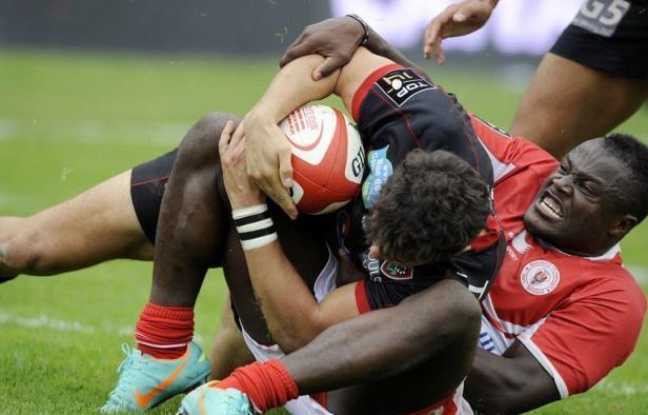 Toulon a repris seul la tête du Top 14 samedi grâce à sa victoire bonifiée (36-9) à Biarritz, sa septième de la saison, lors de la 8e journée, marquée deux autres succès à l'extérieur: celui de Montpellier au Racing-Métro (16-12) et du Stade Français à Mont-de-Marsan (30-28) . Toulon a repris seul la tête du Top 14 samedi grâce à sa victoire bonifiée (36-9) à Biarritz, sa septième de la saison, lors de la 8e journée, marquée deux autres succès à l'extérieur: celui de Montpellier au Racing-Métro (16-12) et du Stade Français à Mont-de-Marsan (30-28) .