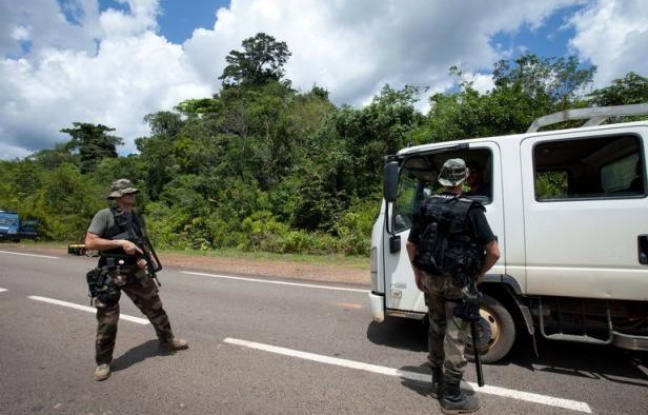 Le principal suspect de la mort de deux militaires français tués le 27 juin lors d'une opération contre des chercheurs d'or clandestins en Guyane, et deux de ses complices présumés, ont été interpellés vendredi dans le nord du Brésil, selon des sources policières. Le principal suspect de la mort de deux militaires français tués le 27 juin lors d'une opération contre des chercheurs d'or clandestins en Guyane, et deux de ses complices présumés, ont été interpellés vendredi dans le nord du Brésil, selon des sources policières.